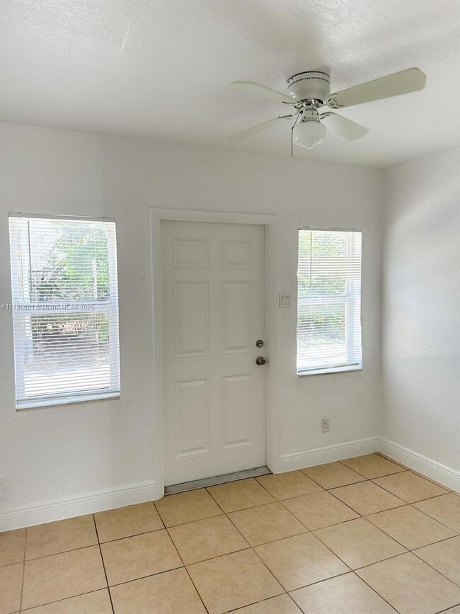 Photo - 1950 SW 41st Ave Unit 4