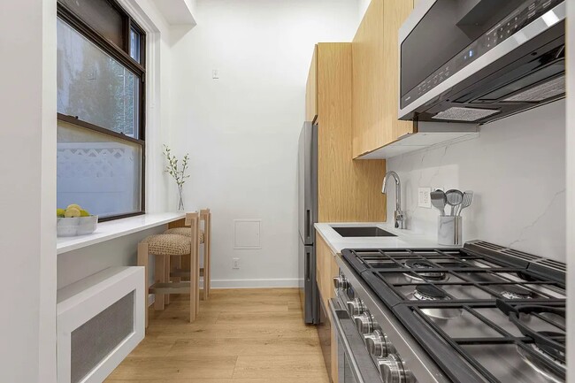 Photo - 138 E 38th St Unit F1