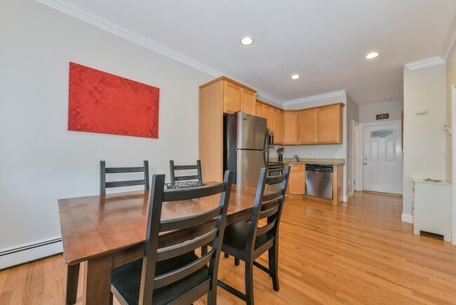 Photo - 277 Silver St Unit 2