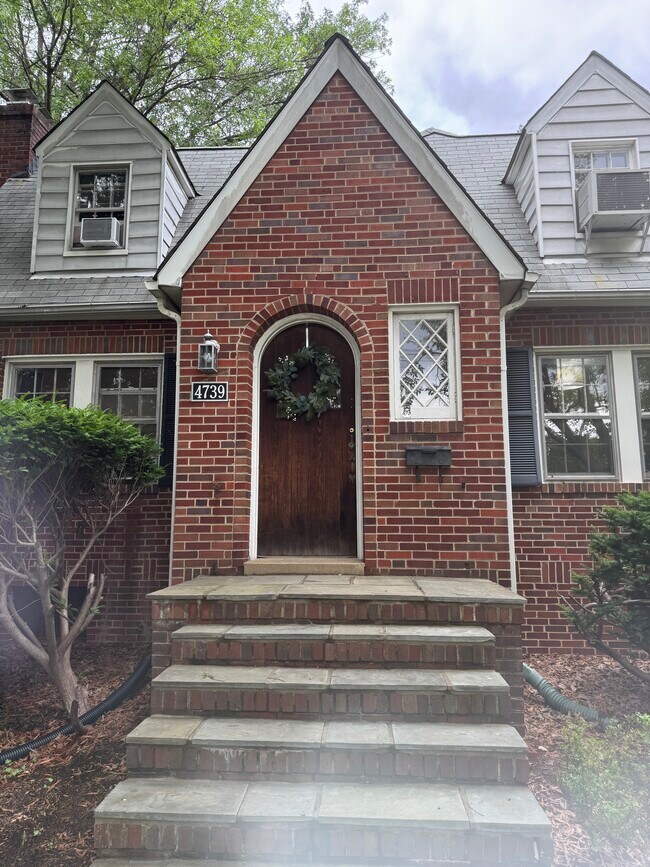 Photo - 4739 16th St N