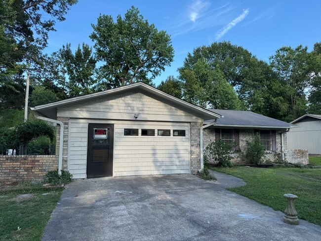 Building Photo - 3514 Sabine Ave