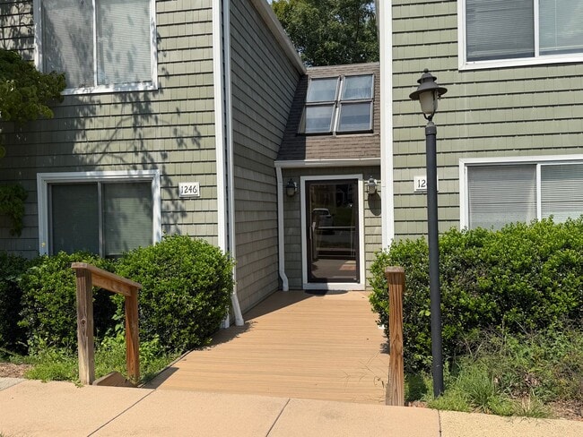 Photo - 1250 Clifden Green