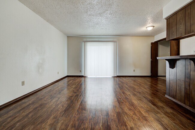 Photo - 1315 Glen Oaks Ct Unit 4
