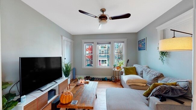 Building Photo - 304 Lamartine St Unit 3