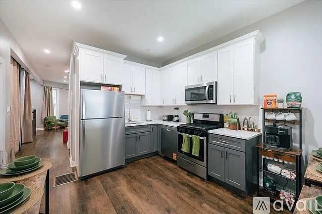 Photo - 2923 N Wisner Ave Unit 1