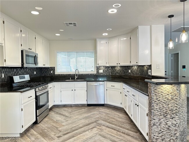 Photo - 6545 Cedar Waxwing St