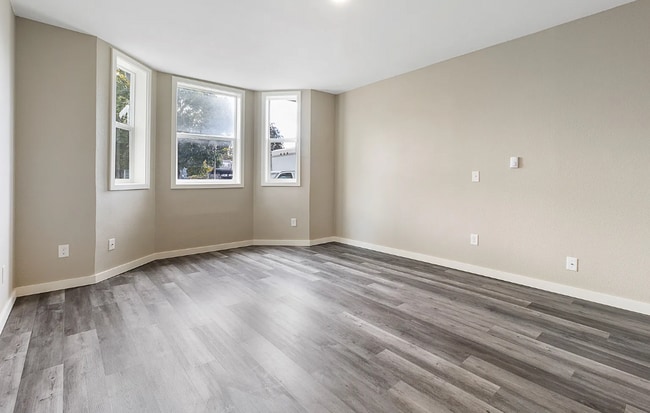 Updated 1 Bedroom near Downtown and 6th Ave