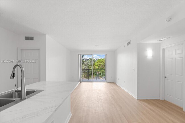 6851 SW 44th St Unit 209