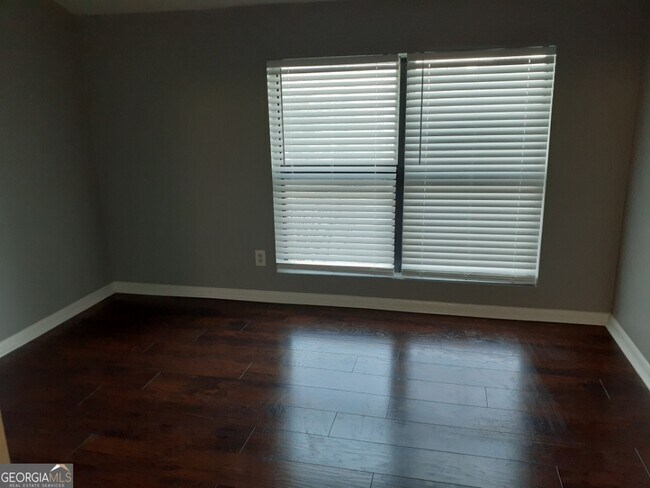 Photo - 170 Governors Dr