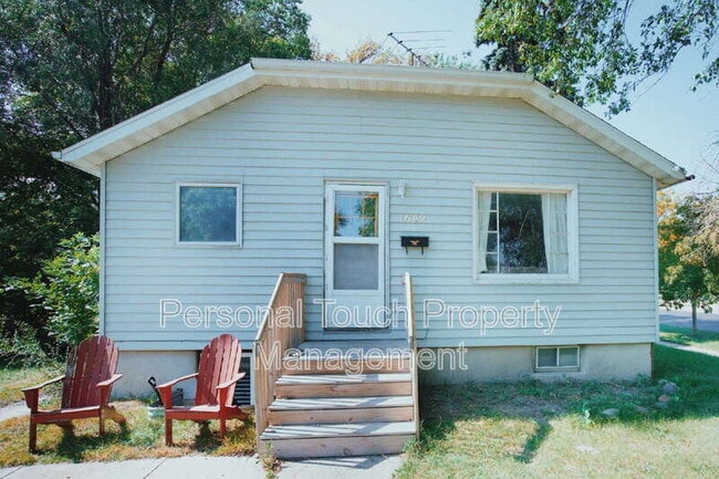 Building Photo - 1642 8th St N Rental