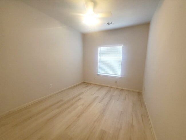 Photo - 812 Featherbrook Ct