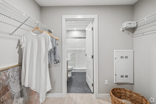 2BR, 2BA - 1,190SF - Primary Walk0in Closet