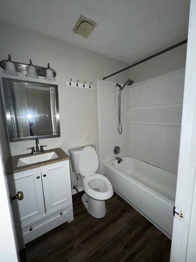 Photo - 220-224 4 Ply Ln