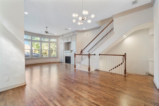 Building Photo - 1515 Hyde Park Blvd Unit 2