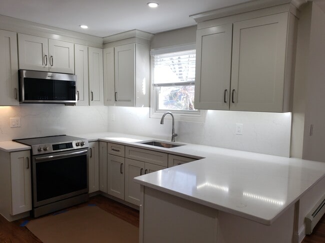 Photo - 34 Old East Neck Rd