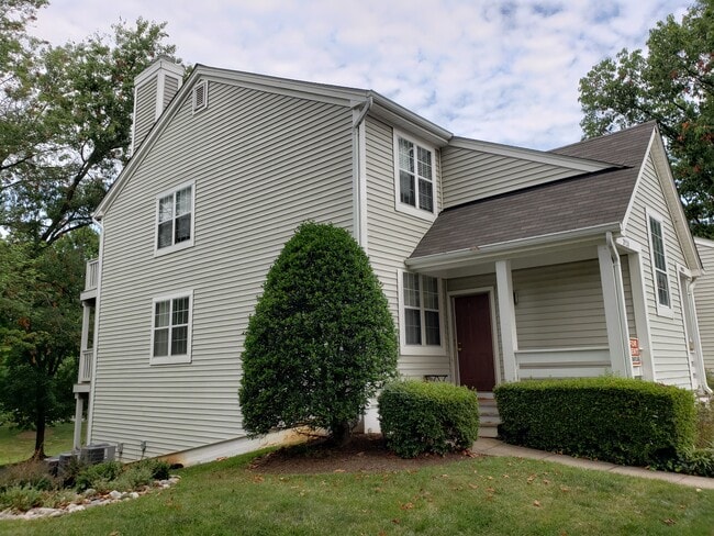 Side View - 2920 Yarling Ct Unit 2920