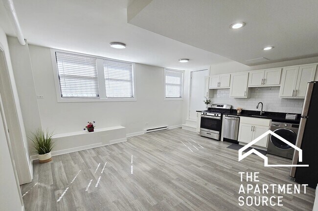 Building Photo - 732 W Roscoe St Unit SGA