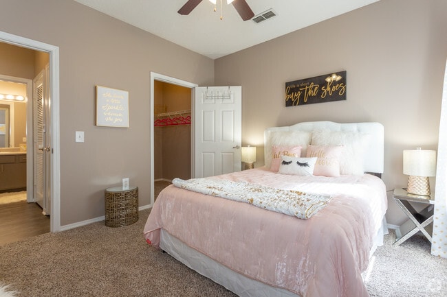 2BR, 2BA - 1,134 SF