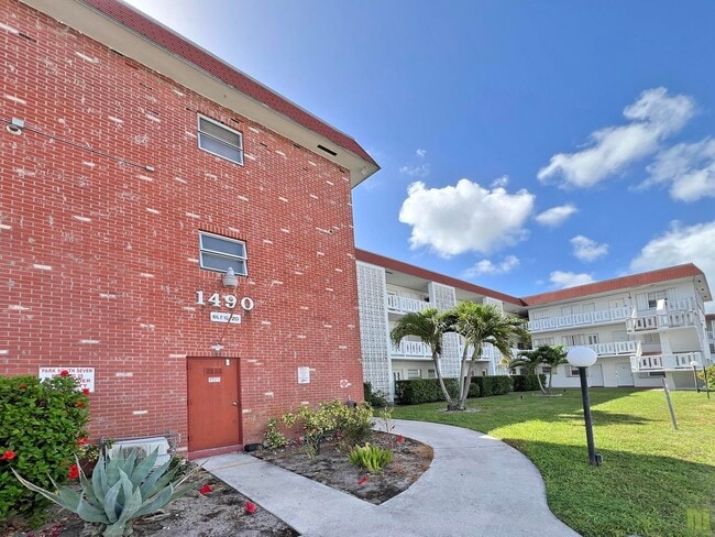 Building Photo - 1490 NW 43rd Ave Unit 206