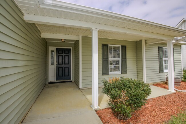 Photo - Charming 3 Bed, 2 Bath Rental Home in Raeford, NC - Don't Miss Out!
