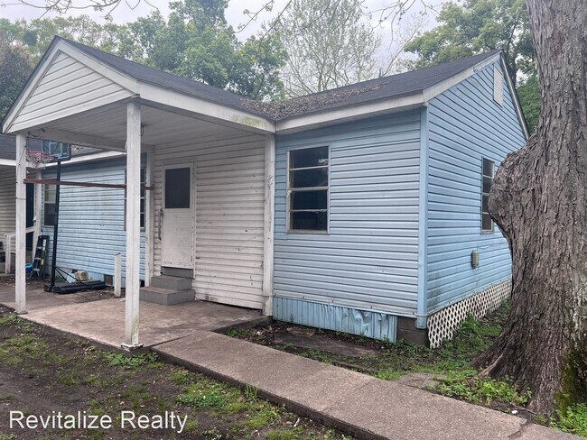 2 br, 1 bath House - 321 W. Main St - 2 br, 1 bath House - 321 W. Main St