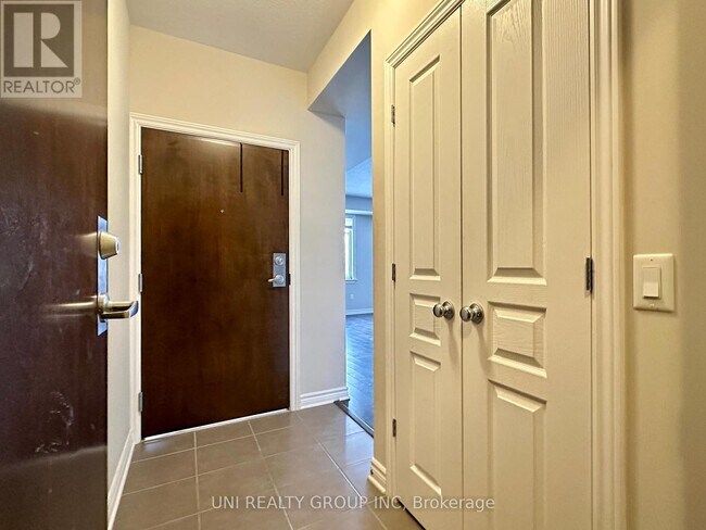 Photo - 35 Tadley Private Unit C