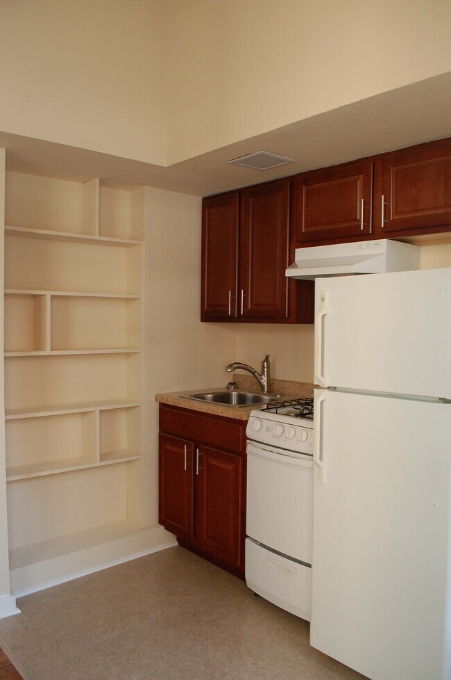 Photo - 150 Langdon St