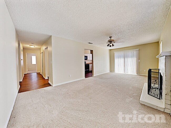 Photo - 5294 Acacia Way