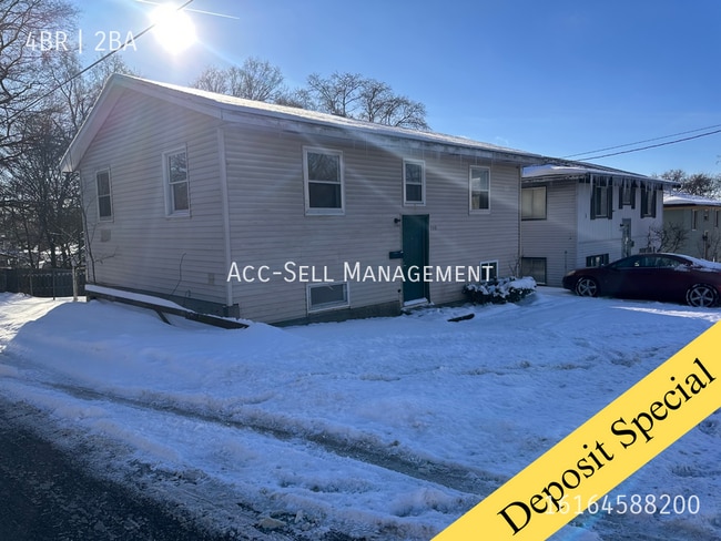 Photo - 530 Hall St SE