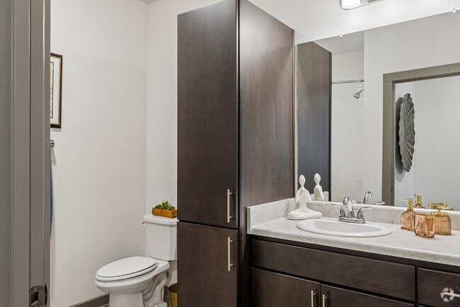 Summit - 1BR, 1BA - 768SF - Bathroom