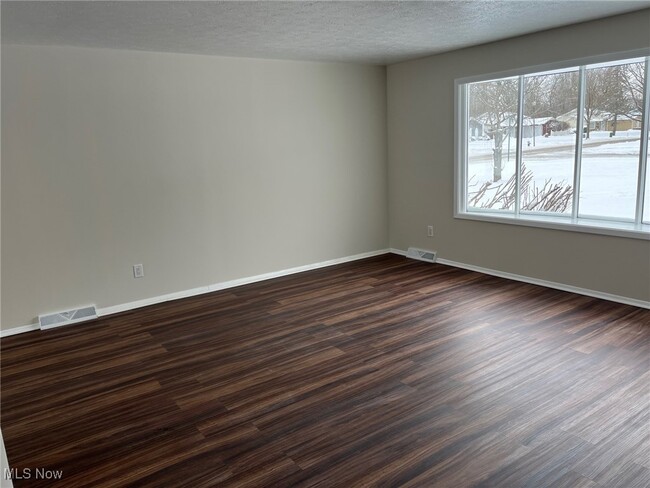 Photo - 8671 Ashwood Dr