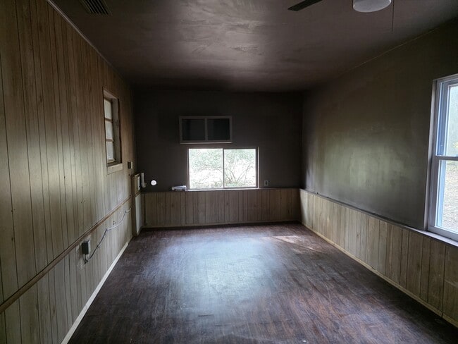 Photo - 211 W Main St