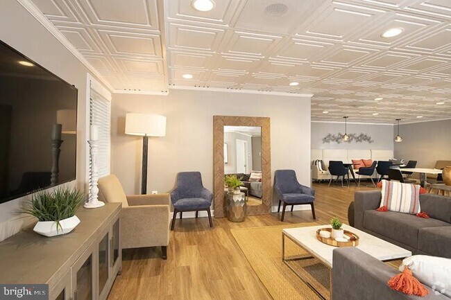 Building Photo - 1699 Yale Pl Unit 3BR-529 Rental