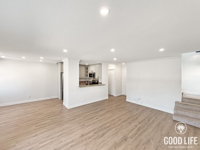 Building Photo - Beautifully Updated 2B 1.5BA Condo w/ Reserved Parking!