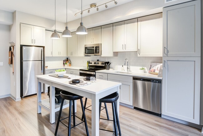 Vista Fairfax Corner apartments — community photo