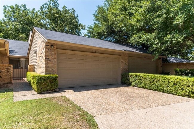 Photo - 7211 Lakewood Dr Unidad D-114