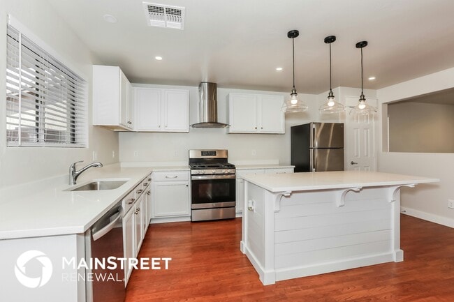 Photo - 1658 E Anastasia St