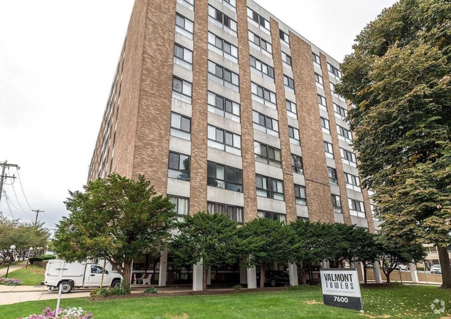 Building Photo - 7800 Roosevelt Blvd Unit Valmont Towers Rental