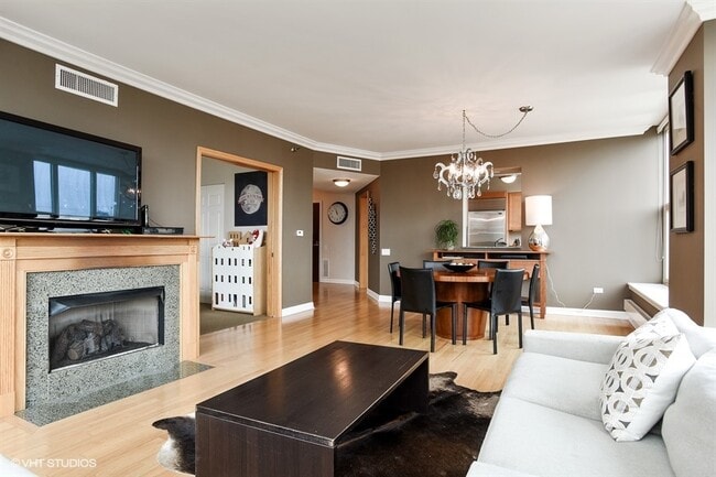 Photo - 25 E Superior St Unit 2102