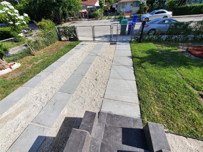 Photo - 70 NW 33rd St