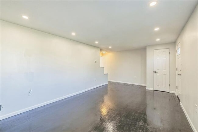 Photo - 1611 Alverado Ave