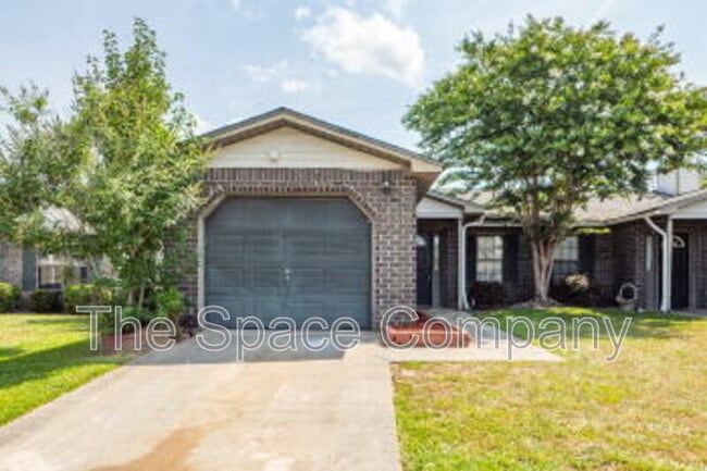 Building Photo - 404 Erskine St