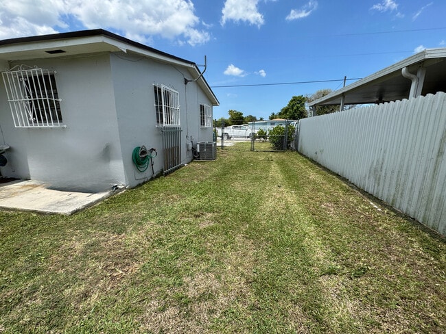 Building Photo - 17472 SW 105th Ave