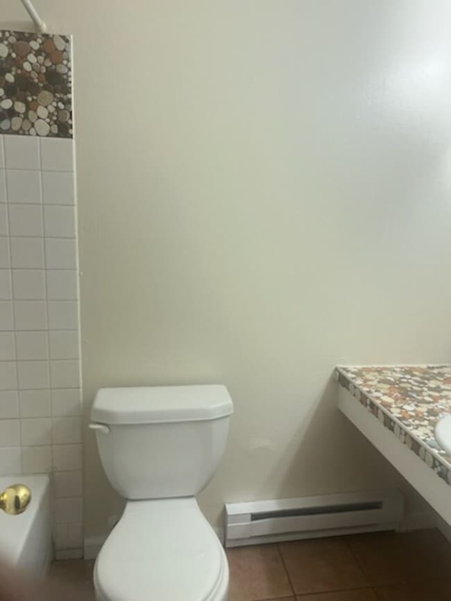 Photo - 1 Bed / 1 Bath – Updated 2nd Floor Apartment | Water, Sewer & Trash Included Unit G