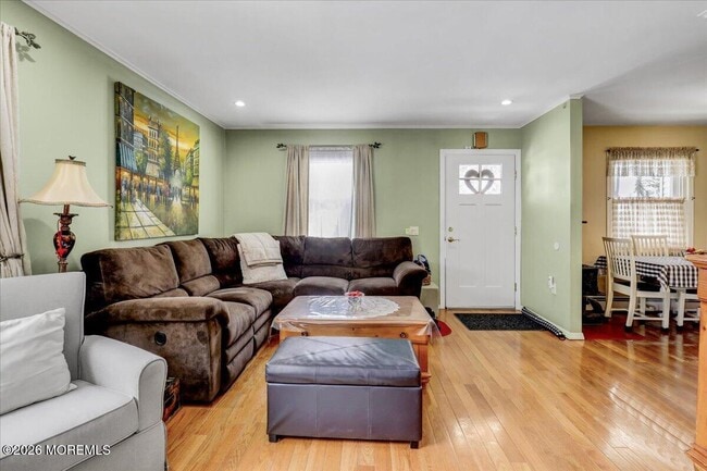 Photo - 53 Chesterfield Ln