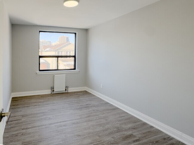 Photo - 1500 Eglinton Avenue West