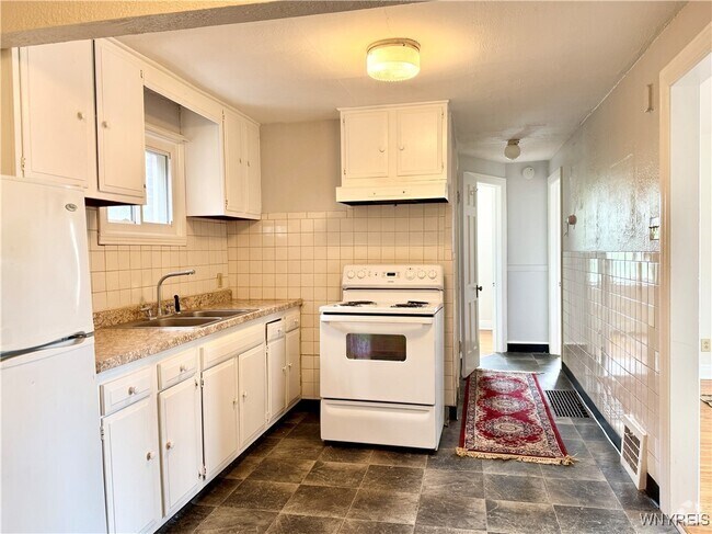 Building Photo - 657 Englewood Ave Rental