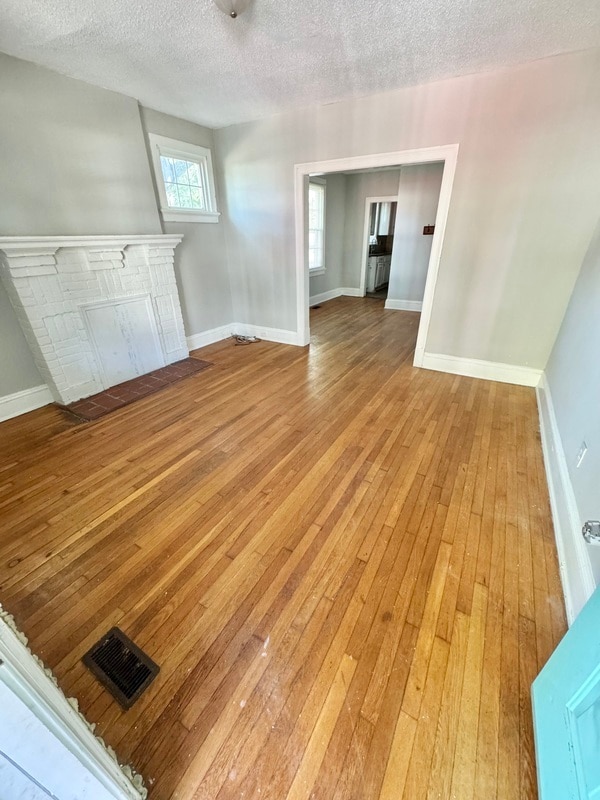 Building Photo - 623 E Gladstone Ave