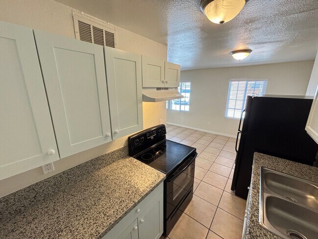 Photo - 1420 Putnam Ave