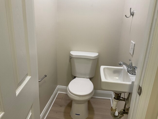 Photo - 5465 Pine St